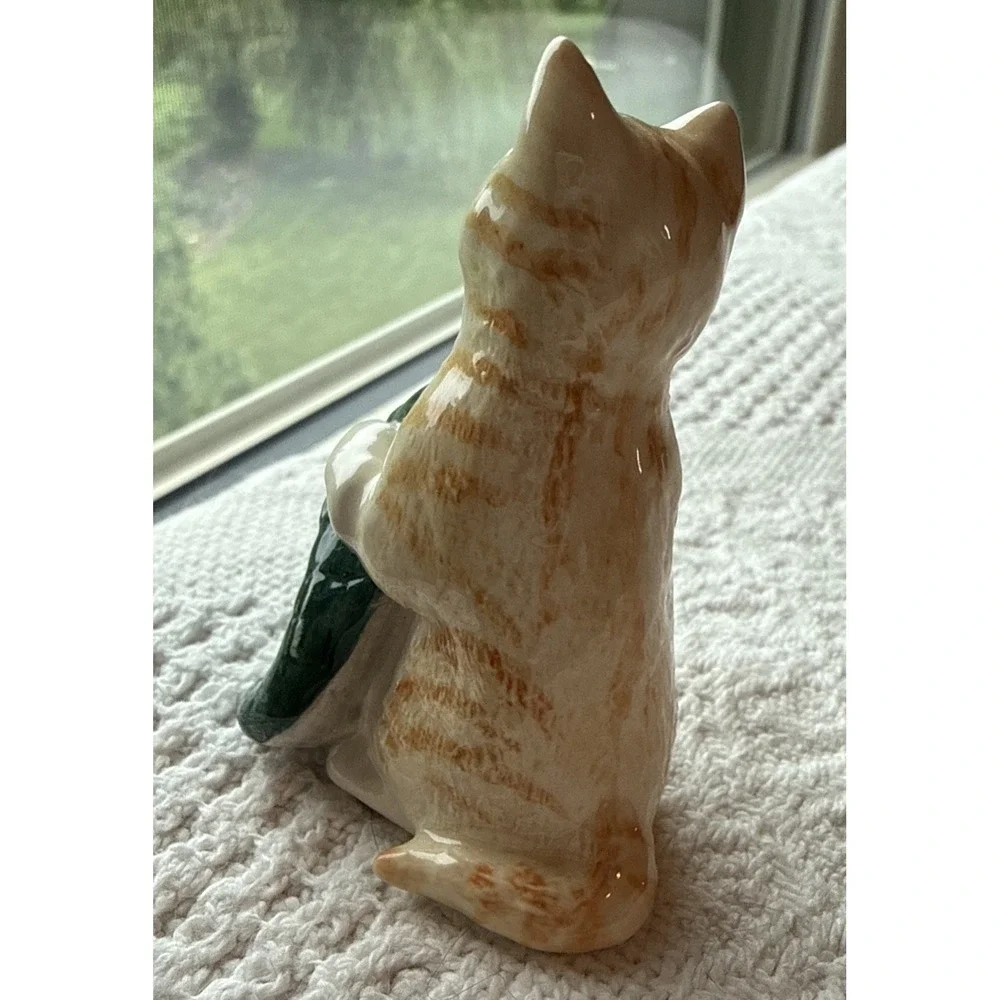 VTG Royal Doulton Cat Holding Slipper Figurine Retired 2.75